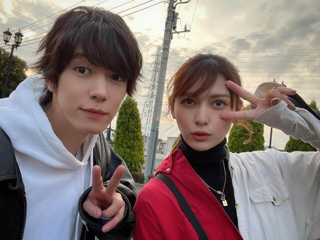 のインスタグラム：「明日あさ9時から！仮面ライダーセイバー﻿ 第19章「炎と光、剣と剣。」放送です✊﻿ 不審な失踪事件が多発、増える犠牲者。﻿ (予告動画、玲花結構喋っててちょっと嬉しかったまる)﻿ ﻿ 明日はリアタイできない説濃厚…みんな感想呟いてね…！！！﻿ ﻿ #仮面ライダーセイバー」