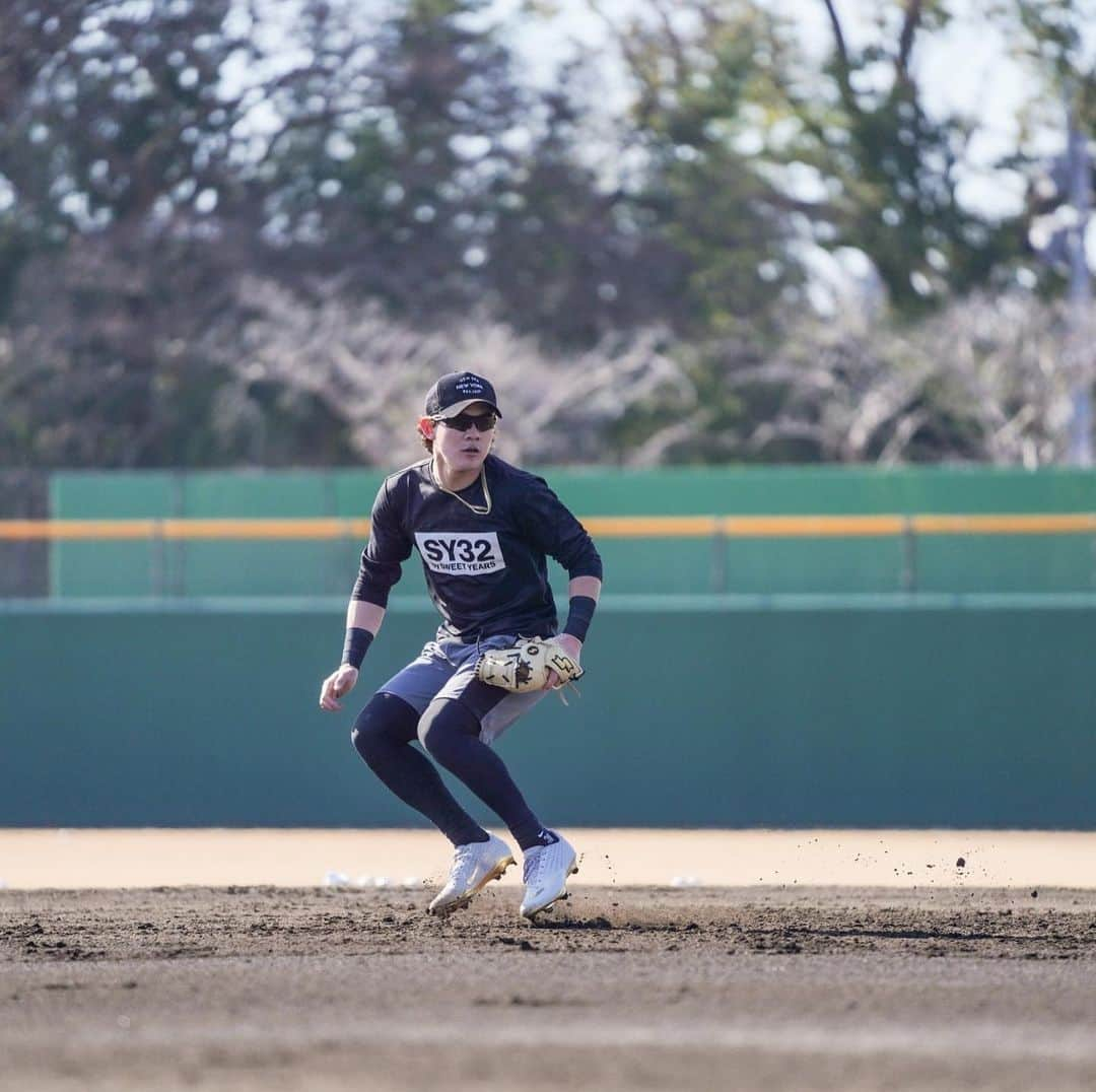 牧原大成のインスタグラム：「久留米自主トレも後少し💪💪  写真めっちゃ綺麗👍👍  #SSBA #タティスjrグローブ #sy32」