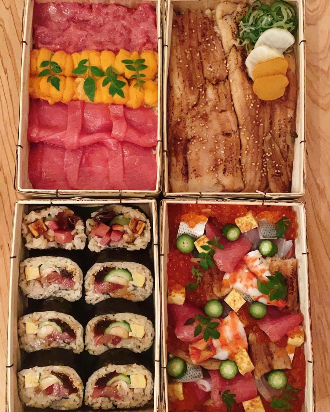Aya（高本彩）さんのインスタグラム写真 - (Aya（高本彩）Instagram)「@sushi_fujimasa のお寿司をテイクアウトしてお家でちょっぴり贅沢🍣  珍しくご飯を投稿してみた。 興奮してもうて笑  #鮨ふじまさ#テイクアウト#たまらんち会長#絶対たべきる」1月23日 19時34分 - aya_dream04