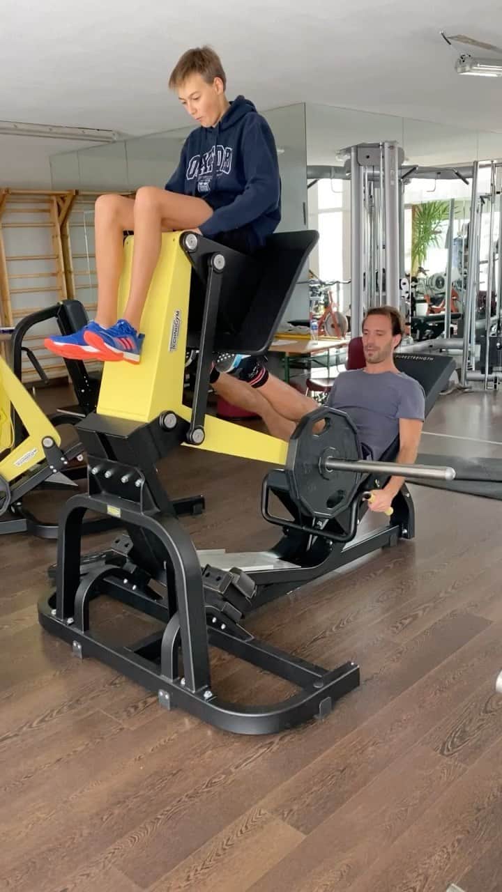 ジャン＝エリック・ベルニュのインスタグラム：「Pushing hard with @marcusamandracing 😜」