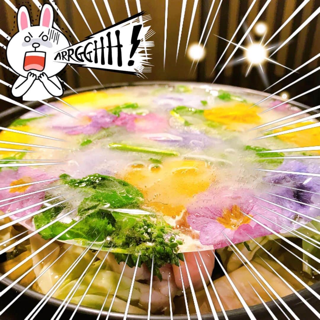 うまかもん九州料理 九州魂天王寺店のインスタグラム：「まいど九州魂（くすだま）天王寺店です！  今日の写真ですがパッと見、何これ？ですよね笑  鍋、、なんですが、春夏の映えを意識した試作です。  花は食用ですが、鍋に入れて美味しいんですかね〜？  #阿倍野居酒屋 #阿倍野グルメ #天王寺グルメ #天王寺居酒屋 #B級グルメ #九州居酒屋 #博多もつ鍋」