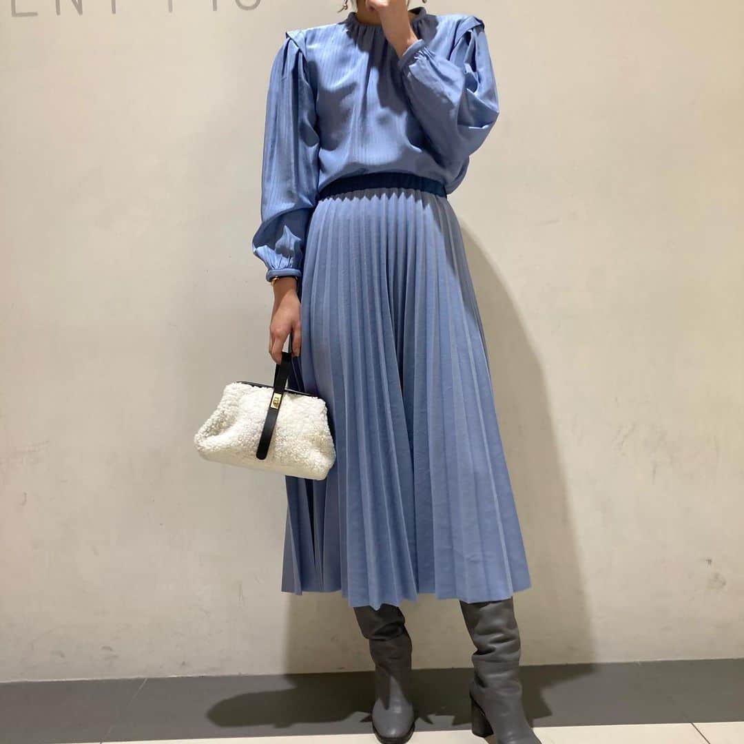 Diviniqueのインスタグラム：「. @tela9official でセットアップ風コーデ⭐︎ . . ブラウス¥29,800→¥17,800 . スカート¥35,000→¥21,000  . ブーツ¥51,000→¥25,500 . バッグ¥32,000→¥16,000 . 全て＋tax . . Divinique  .」