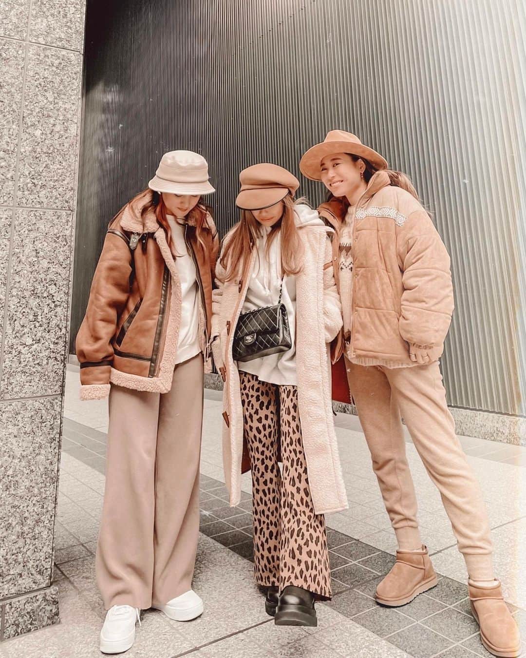 のインスタグラム：「🐻🐻🐻 . . 載せてなかったおともだちシリーズその2 茶色い3人組✨ . #2枚目左に寄りがち #👧🏽📸」