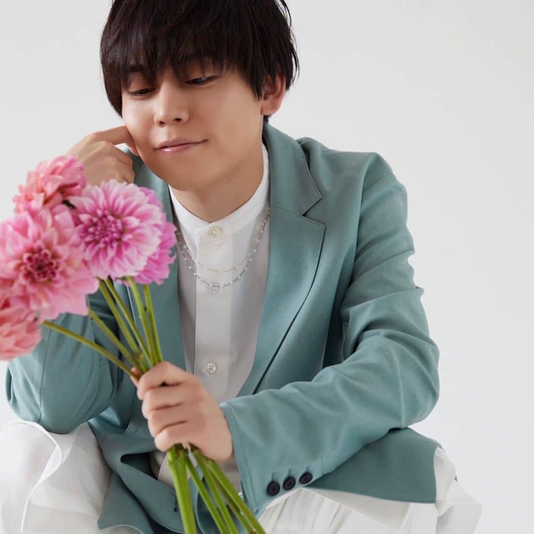 のインスタグラム：「💐📘😌」