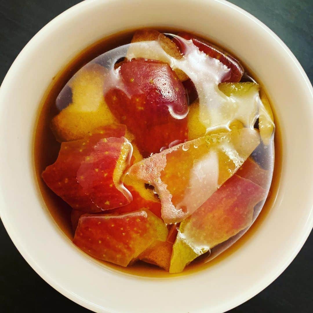 希良梨のインスタグラム：「Apple tea🫖 🍎  さぶいからまったり  #love #japan #like4like #followforfollow #follow4follow #kirari #希良梨 #アニメ好きな人と繋がりたい #漫画好きな人と繋がりたい」