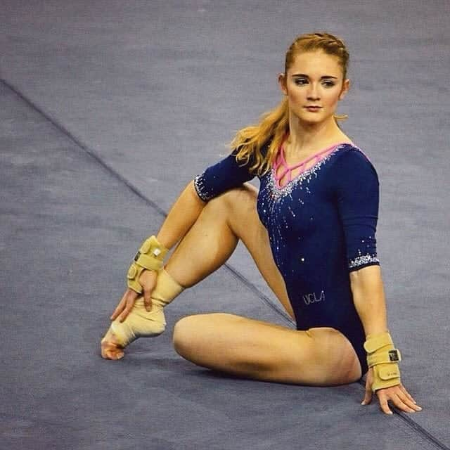 ジェニファー・ピンチズさんのインスタグラム写真 - (ジェニファー・ピンチズInstagram)「Throwback in honour of UCLA's opening meet today! 💙💛🌟 NGL I do feel super conflicted about the safety of season going ahead at all 😬 But I know @chrisgymwaller and team will always put athlete health & safety first so trust 100% they are doing it right and staying covid safe 😊🙏 UCLA has had a Bruin bubble since before bubbles were a thing! Don't miss the intro video drop just before the meet either! 🎥 #gobruins #uclafightfightfight Pc: @christyannlinder」1月23日 19時53分 - jennifer.pinches