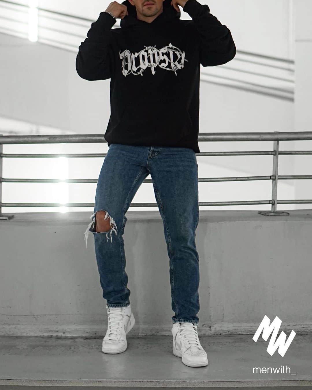 Men Withのインスタグラム：「Very cool photo of our dear friend @whoismarkuss 👌🏽 #menwithstreetstyle」