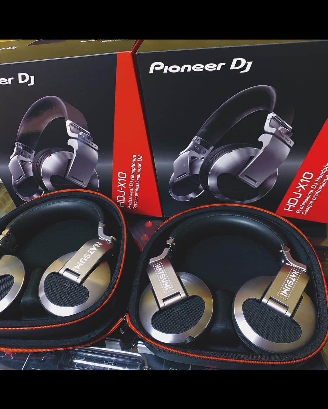 DJ NATSUMIさんのインスタグラム写真 - (DJ NATSUMIInstagram)「🎧🎧 Thank you💜 @pioneerdjglobal @pioneerdjjpn  I received a pair of headphones with the "NATSUMI" logo from Pioneer DJ. . This is the prize for winning the @djanemagjapan 2020 AWARD. Thank you so much.🙏 . By the way, when I won first place in Japan for the MCF DJ Audition 2019, I also received the same headphones from Pioneer DJ. This is the second one I've received.🎧🎧 . Pioneer DJ 様からHDJ-X10 ロゴ入りヘッドフォン🎧いただきました🙏 DJ ane MAG Japan 2020 AWARD 日本一位の賞品です💫嬉しい(°▽°) ちなみにMusic Circus 2019 DJオーディションで日本一位の時も同じ物 いただいたので2個目！ありがとうございます！ .」1月23日 19時56分 - dj_natsumi