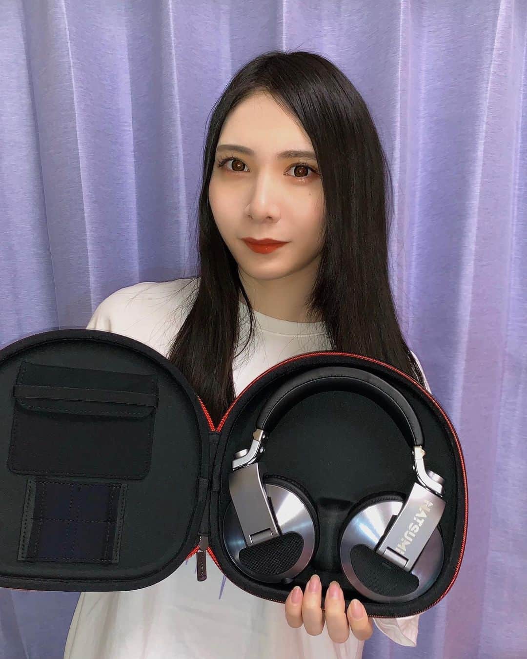 DJ NATSUMIのインスタグラム：「🎧🎧 Thank you💜 @pioneerdjglobal @pioneerdjjpn  I received a pair of headphones with the "NATSUMI" logo from Pioneer DJ. . This is the prize for winning the @djanemagjapan 2020 AWARD. Thank you so much.🙏 . By the way, when I won first place in Japan for the MCF DJ Audition 2019, I also received the same headphones from Pioneer DJ. This is the second one I've received.🎧🎧 . Pioneer DJ 様からHDJ-X10 ロゴ入りヘッドフォン🎧いただきました🙏 DJ ane MAG Japan 2020 AWARD 日本一位の賞品です💫嬉しい(°▽°) ちなみにMusic Circus 2019 DJオーディションで日本一位の時も同じ物 いただいたので2個目！ありがとうございます！ .」