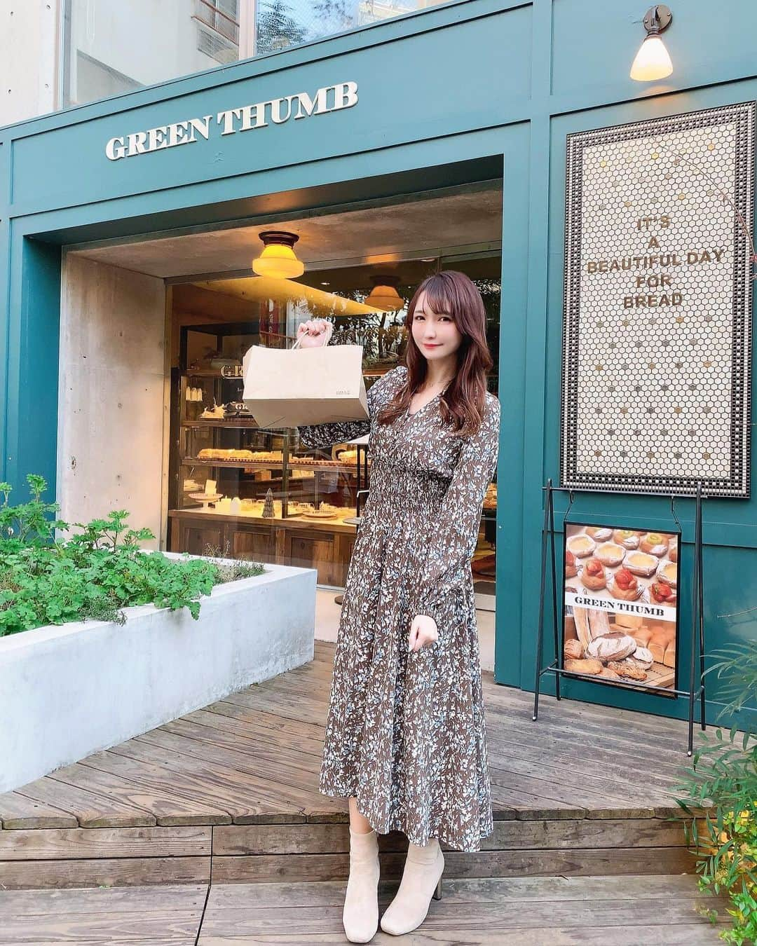 momoさんのインスタグラム写真 - (momoInstagram)「. @greenthumb_bakery のパンおいしすぎる🍞 お店もかわいい💚  . #テイクアウトランチ#おうち時間  #greenthumb#bakery#frayid#shibuya」1月23日 20時02分 - momomonyan