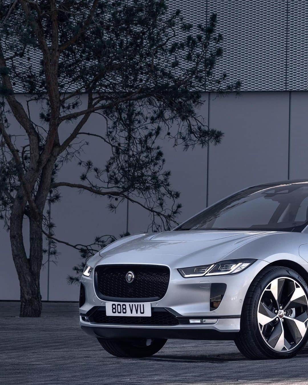 Jaguarのインスタグラム：「Silently sleek.  #Jaguar #IPACE #Premium #Luxury #Performance #SUV #EV #AWD #ElectricCars #CarsofInstagram」