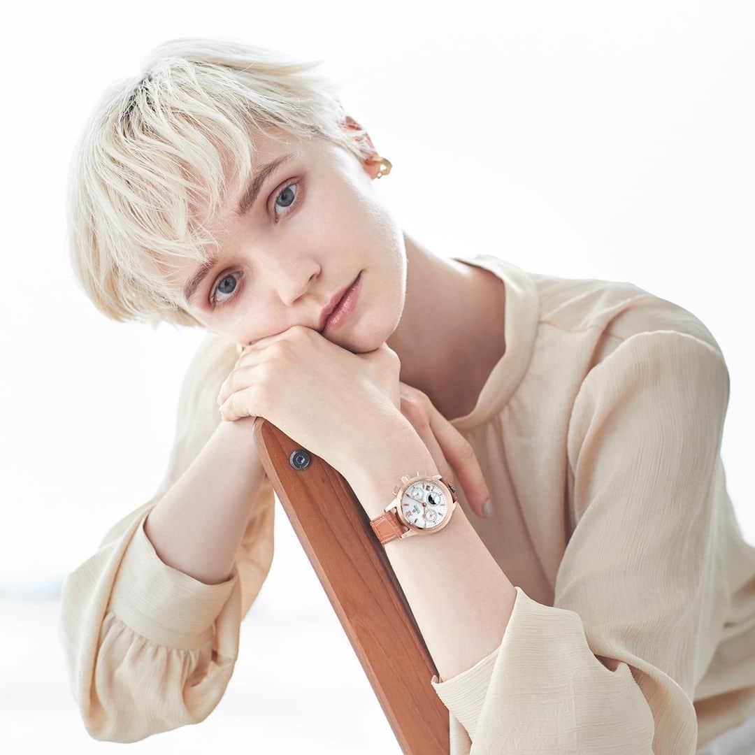 Lobor Japan ￥のインスタグラム：「﻿ CELLINIシリーズの35mmは華奢ながら存在感があり手元をお洒落に見せてくれます。﻿ ﻿ 【商品詳細】﻿ CELLINI GUILDFORD (BROWN)35mm﻿ 25,300円(税込)﻿ ﻿ #lobor #ロバー #腕時計 #手元倶楽部 #手元コーデ #アクセサリーウォッチ #ペアウォッチ #ファッションウォッチ #ファッションアイテム #カジュアル #カジュアルファッション #ギフト #スタイル #冬コーデ #冬小物 #バレンタイン #バレンタインギフト」