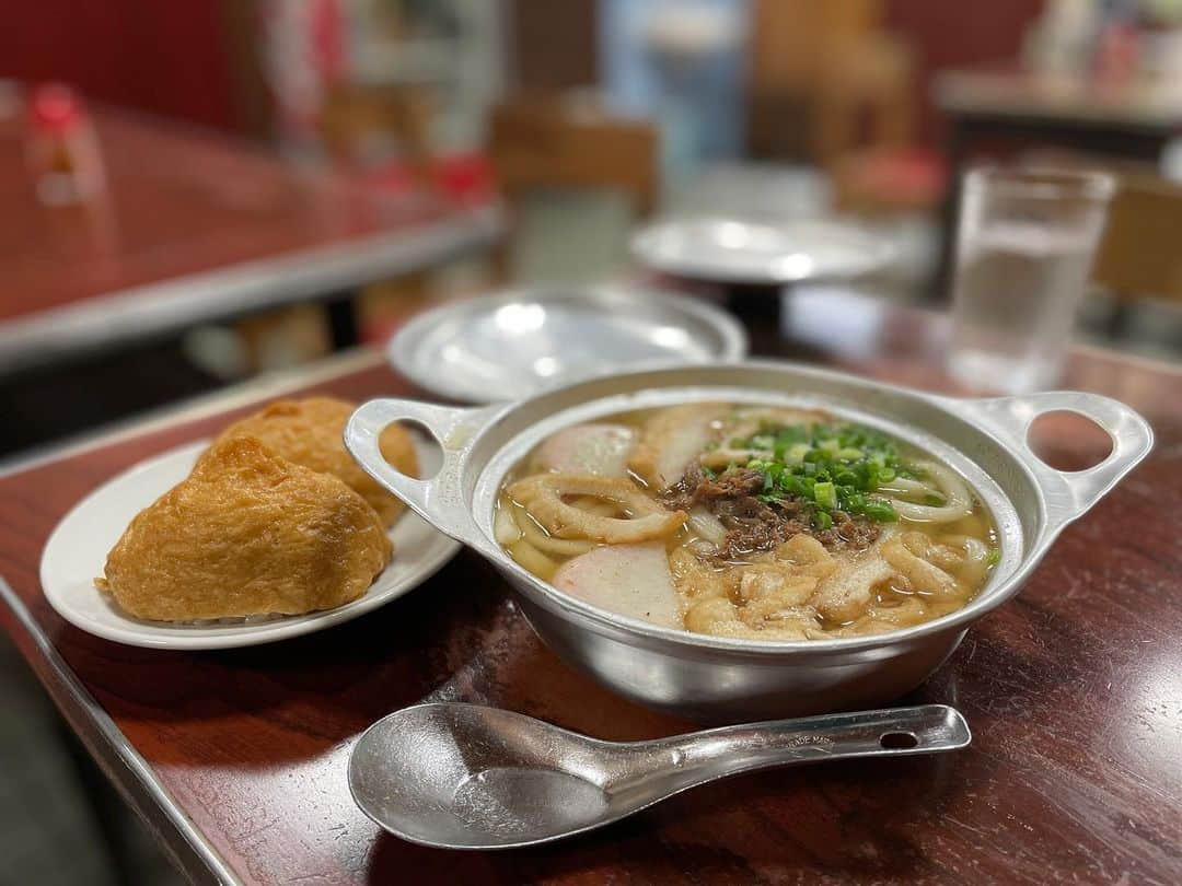 梶剛さんのインスタグラム写真 - (梶剛Instagram)「愛媛県の『アサヒ』の鍋焼きうどん。 甘い出汁でめちゃくちゃ美味かった٩( ᐛ )و  ‪#香川県‬ ‪#愛媛県‬ ‪#アサヒ‬」1月23日 20時10分 - kajitsuyoshi