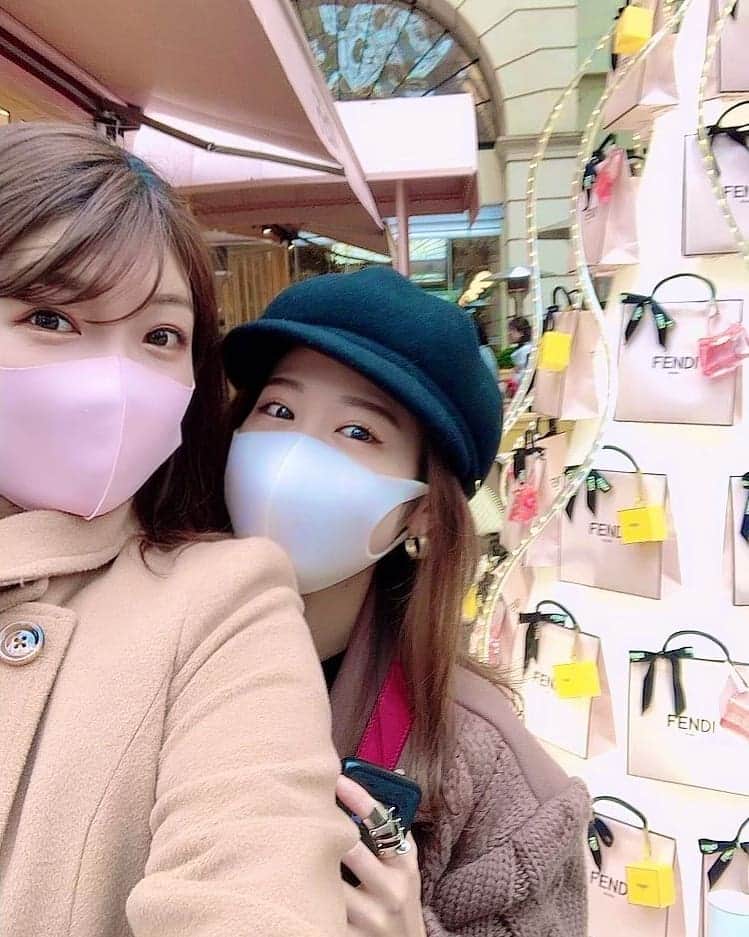 のインスタグラム：「SDN48時代からもう何年お祝いしてるかな♡ みゆさん、最近はなかなか会えないし、直接おめでとうはまだだけどこれからも #LOVEFOREVER 👧👧✌️  1枚目、去年の私たち 2枚目、現役アイドルの私たち(多分どっかの会場の楽屋。笑)」