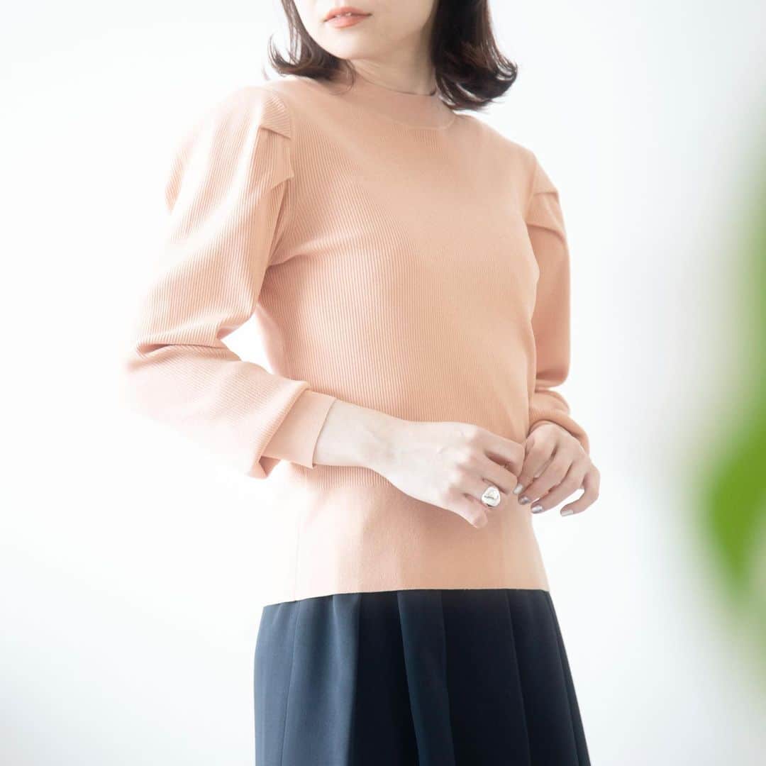 INDIVIのインスタグラム：「- new items -﻿ ﻿ ﻿ 女性らしいボリューム袖のニット。﻿ コンパクトで、シンプルなデザインですのでボトムス選ばず、合わせやすい1枚です。﻿ リブ編みですので、コートインナーとしてもすっきりお召しいただけます。﻿ ﻿ ✴︎knit.¥14,850(税込)﻿ ✴︎no.127-12407﻿ ﻿ ＿＿＿＿＿＿＿＿＿＿＿＿＿＿＿＿﻿ 【ポイントキャンペーン開催中!!】﻿ 1/20(wed)-1/31(sun)までの期間中、﻿ 春の新作アイテムがポイント10倍に！﻿ 今時期からお召しいただける羽織りものや、鮮やかなカラーニットアイテムも対象です。﻿ ぜひチェックしてみてください！﻿ ﻿ ﻿ #INDIVI﻿ #インディヴィ」