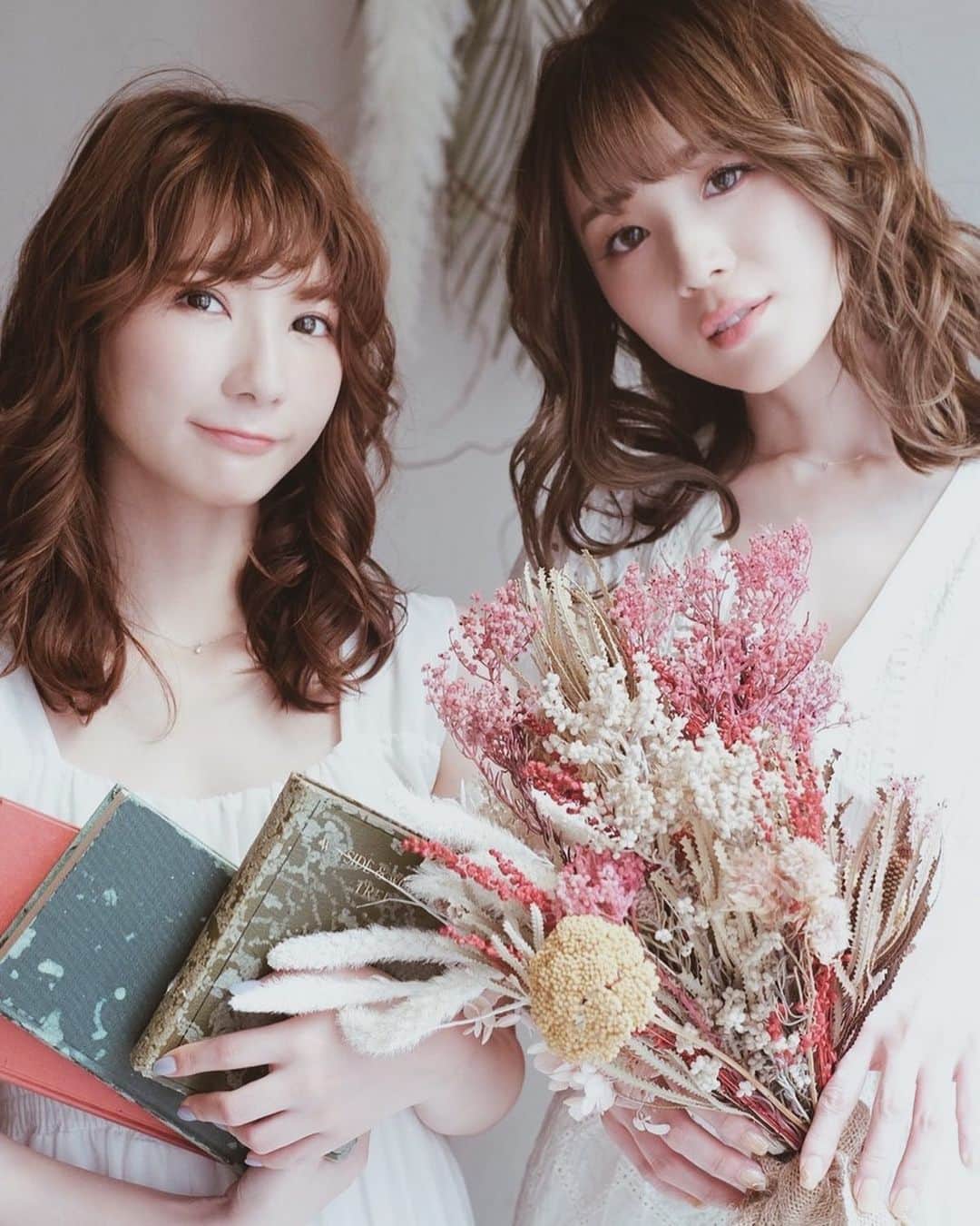 咲月美優のインスタグラム：「☽ . 🕊×📚×💐 . 久しぶりに ポートレート作品🤍 . . 📷 : @pralinebridal  💄 : @blanc_bouquet__  . . #shooting  #portrait #portraitphotography  #作品撮り #ヘアメイク .」