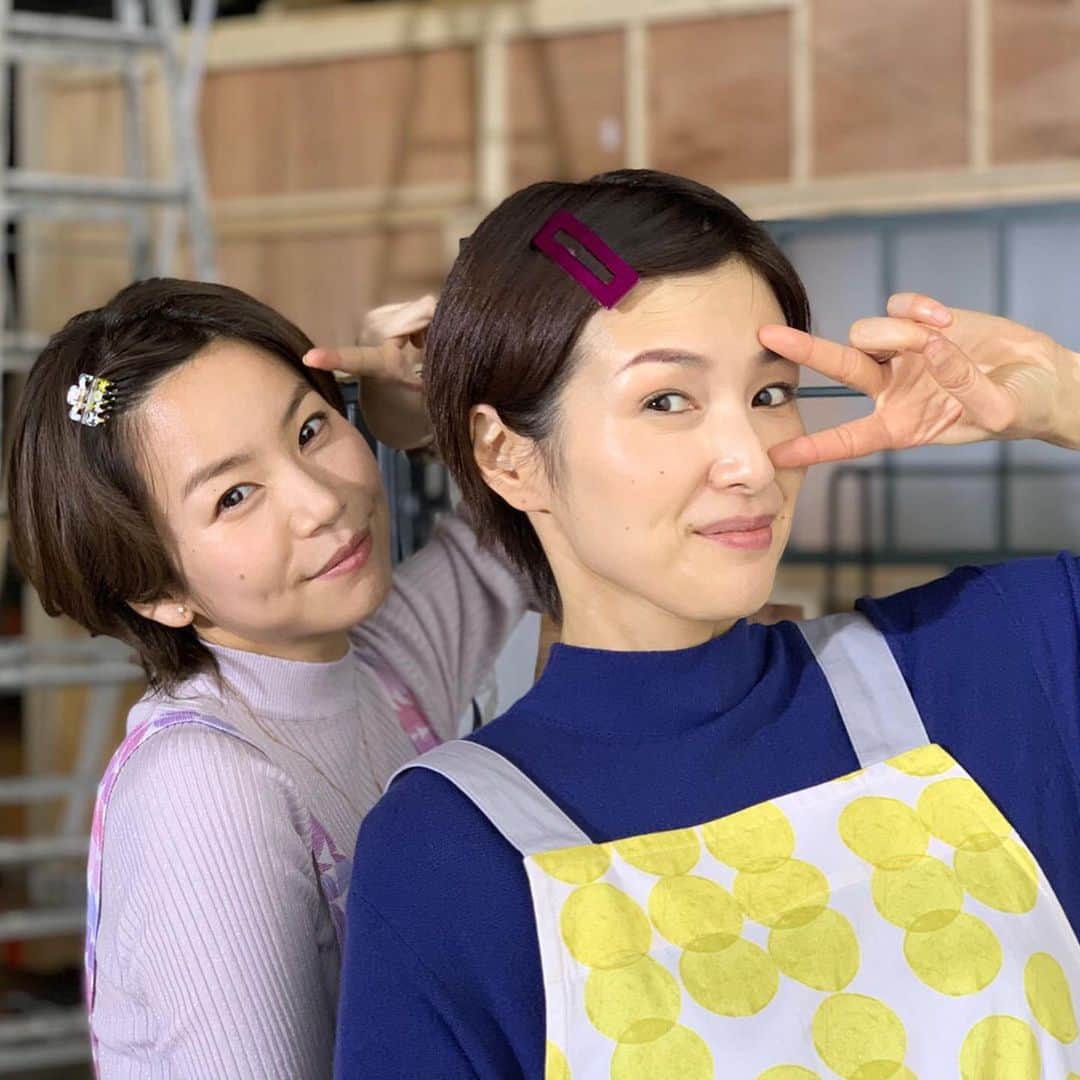 野村麻純のインスタグラム：「👯💫  #書けないッ  #私達はどちらかが✌︎の時どちらかは✌︎でない」