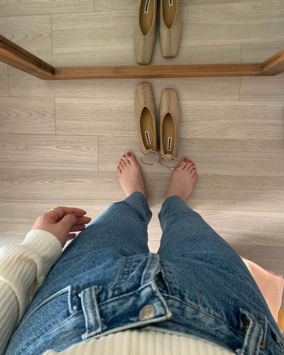 まつだみらいのインスタグラム：「最近　🐣  nailはmadeleine とpoppyです。 footはfig です🌈」