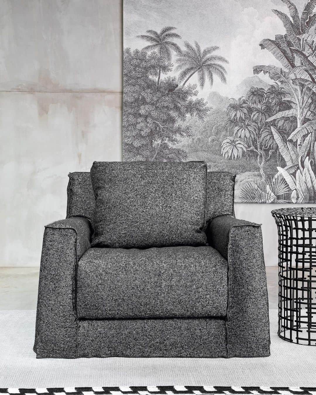 GERVASONI JAPAN / ジェルバゾーニ ジャパンのインスタグラム：「【 New Collection 】   Armchair : LOLL 01 Design : @paola.navone   【お問い合わせ先】 南陽オモビト株式会社 / GERVASONI TOKYO  〒107-0062 東京都港区南青山4-18-16 フォレストヒルズWESTWING B1 TEL：03-5413-3274 MAIL：info@gervasoni.jp  #gervasoni #GervasoniTokyo #paolanavone #interior #interiordesign #madeinitaly  #ジェルバゾーニ #ジェルバゾーニトーキョー #インテリア #イタリア家具 #ソファ #椅子 #テーブル #お洒落」