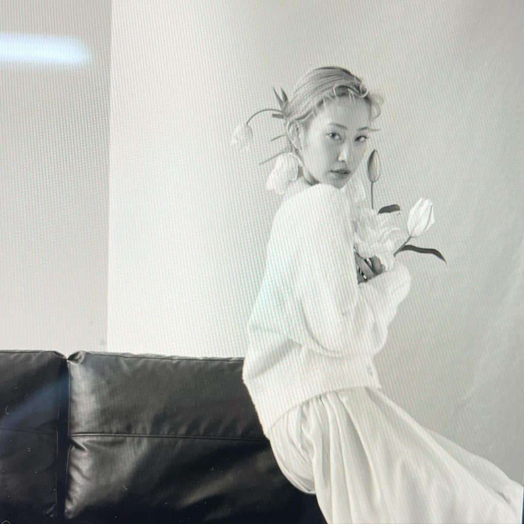 藤本奈月のインスタグラム：「色々な可能性がある事を忘れない様にしようと、思った本日の撮影でございました。 都合が良い時だけモデルを名乗るが一番嫌いなんだから、生涯現役目指していこう。w 本日もありがとうございました。 @fugee_make_up_salon @sachikoitose @fugee_flower  スタジオシークのクボさん撮影です✔️」