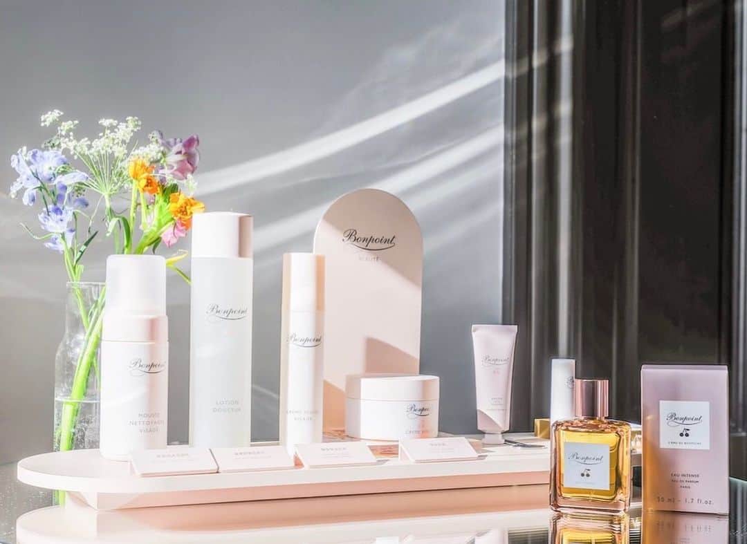 のインスタグラム：「Immerse yourself in the unforgettable smell of the cherry blossoms : Share a moment of complicity and take good care of your child skin with Bonpoint gentle line of skincare. #cherrysh #skincare #bonpoint #cherryblossom」
