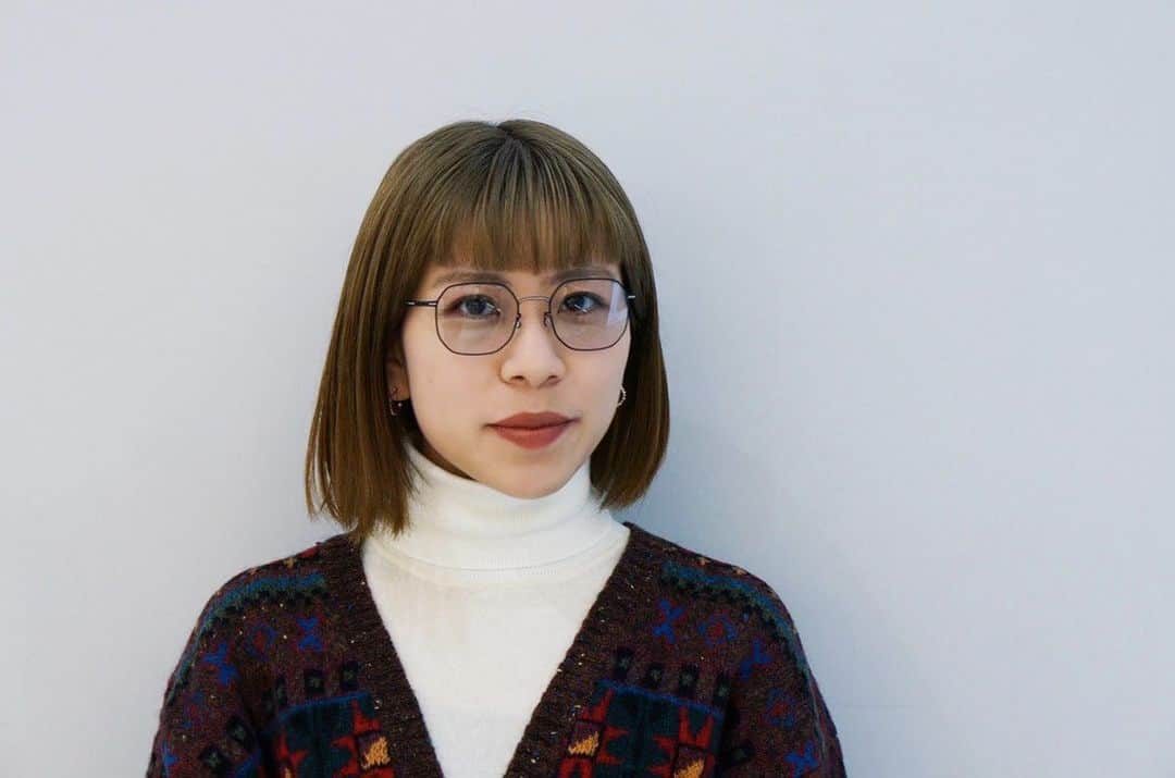 MYKITA SHOP TOKYOのインスタグラム：「MAKI’S PICK UP: Shop OsakaのスタッフMAKIが着用しているのは、Maison Margielaとのコラボレーションモデル”MMCRAFT011” Black/Sandです。 A sales associate of Shop Osaka, MAKI wearing “MMCRAFT010” Black/Sand.  — #MYKITA #mykitamargiela  #maisonmargiela  #mykitashoposaka #mykitashopsjapansnap」