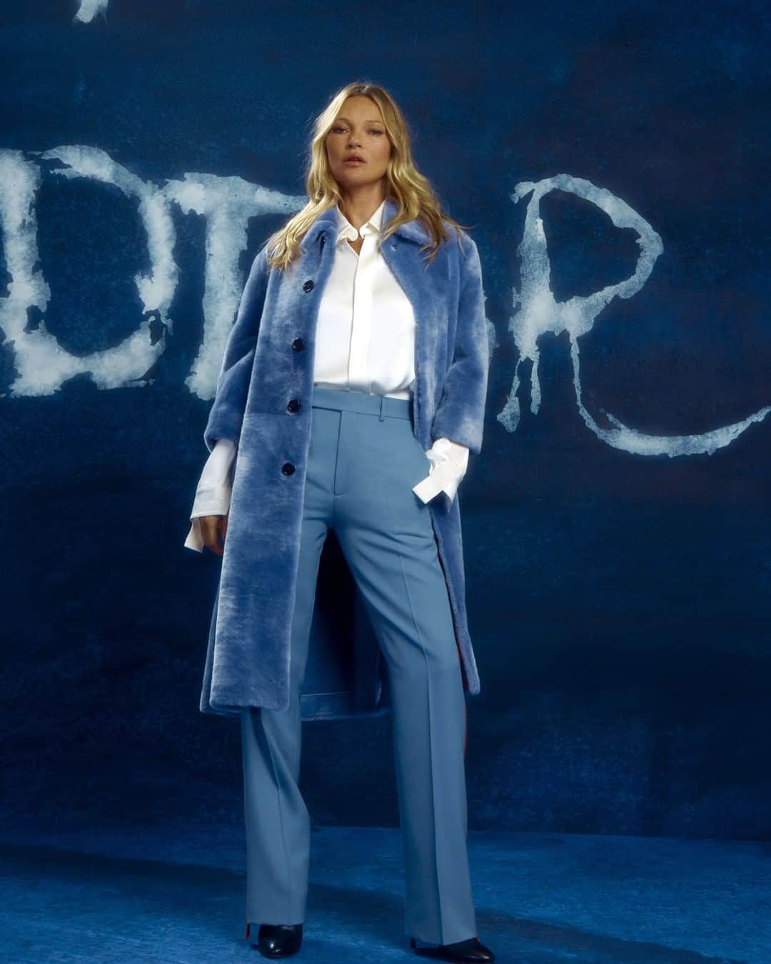 クリスチャンディオールさんのインスタグラム写真 - (クリスチャンディオールInstagram)「Wearing looks that walked the runway - from 'Dior and Peter Doig' camo print to shearling and trim-accented outerwear - House friends @YounesBendjima, @KateMossAgency and @LilaMoss - tuned in yesterday to watch the digital unveiling of #DiorWinter21 by @MrKimJones in collaboration with @PeterDoig. © @Thomas_Chene」1月23日 21時00分 - dior