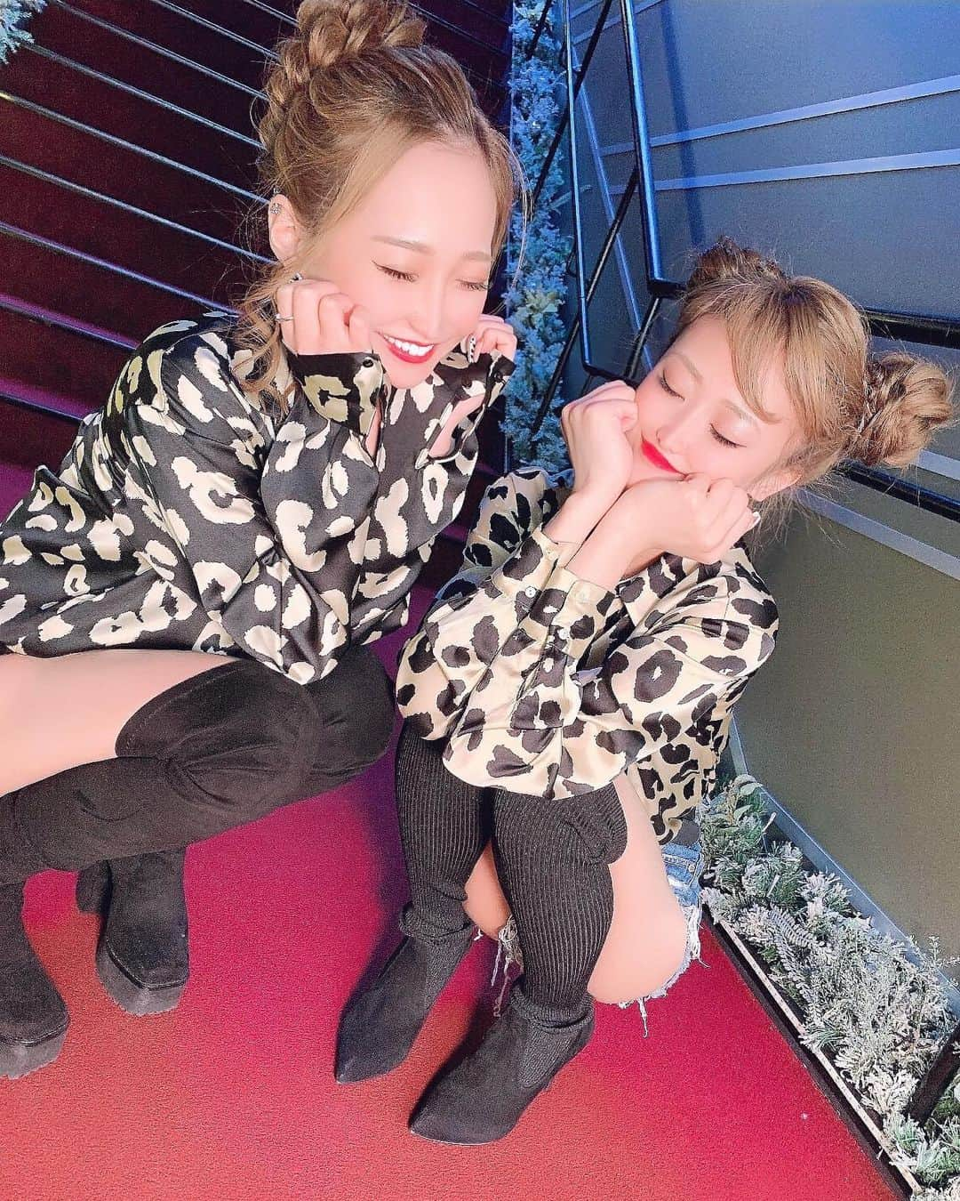 れなさんのインスタグラム写真 - (れなInstagram)「れあちんとたまたま被ったお洋服だお❤️ 双子コーデ👯‍♀️👯‍♀️👯‍♀️❤️ . . #錦#錦3#名古屋#GLAMOROUS#グラマラス#ヘアセット#キャバクラ#キャバ嬢#ホステス#水商売#夜職#ドレス#お酒#シャンパン#champagne#fashion#coordinate#ootd#星乃れな#双子コーデ#linkcode#お揃い#zara#gyda#ロングブーツ#脚#れなれあ卍」1月23日 21時00分 - renapyongram