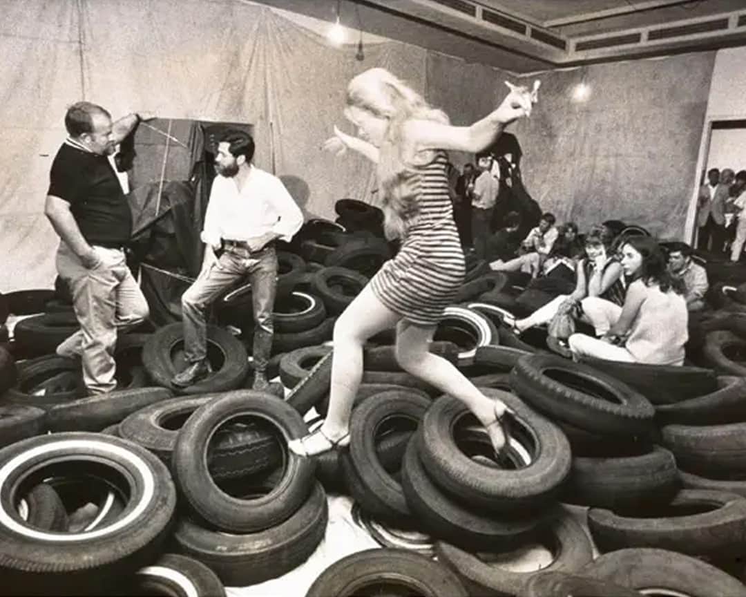 エルエヌシーシーのインスタグラム：「LN-CC Inspiration: Yard, 1967 by Allan Kaprow. #Archive」
