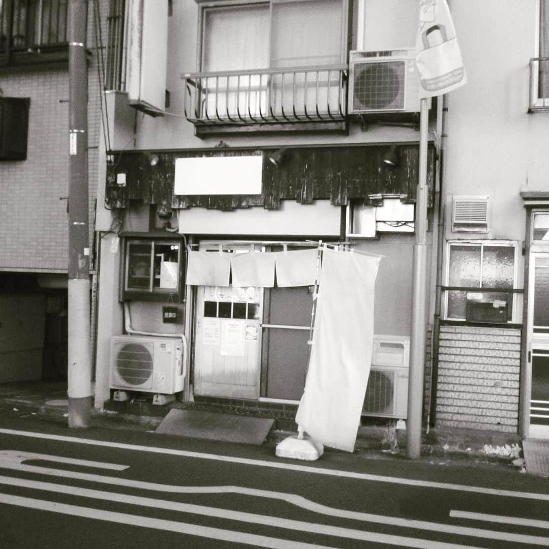 大鋸一正のインスタグラム：「赤外線的ラーメン店。」