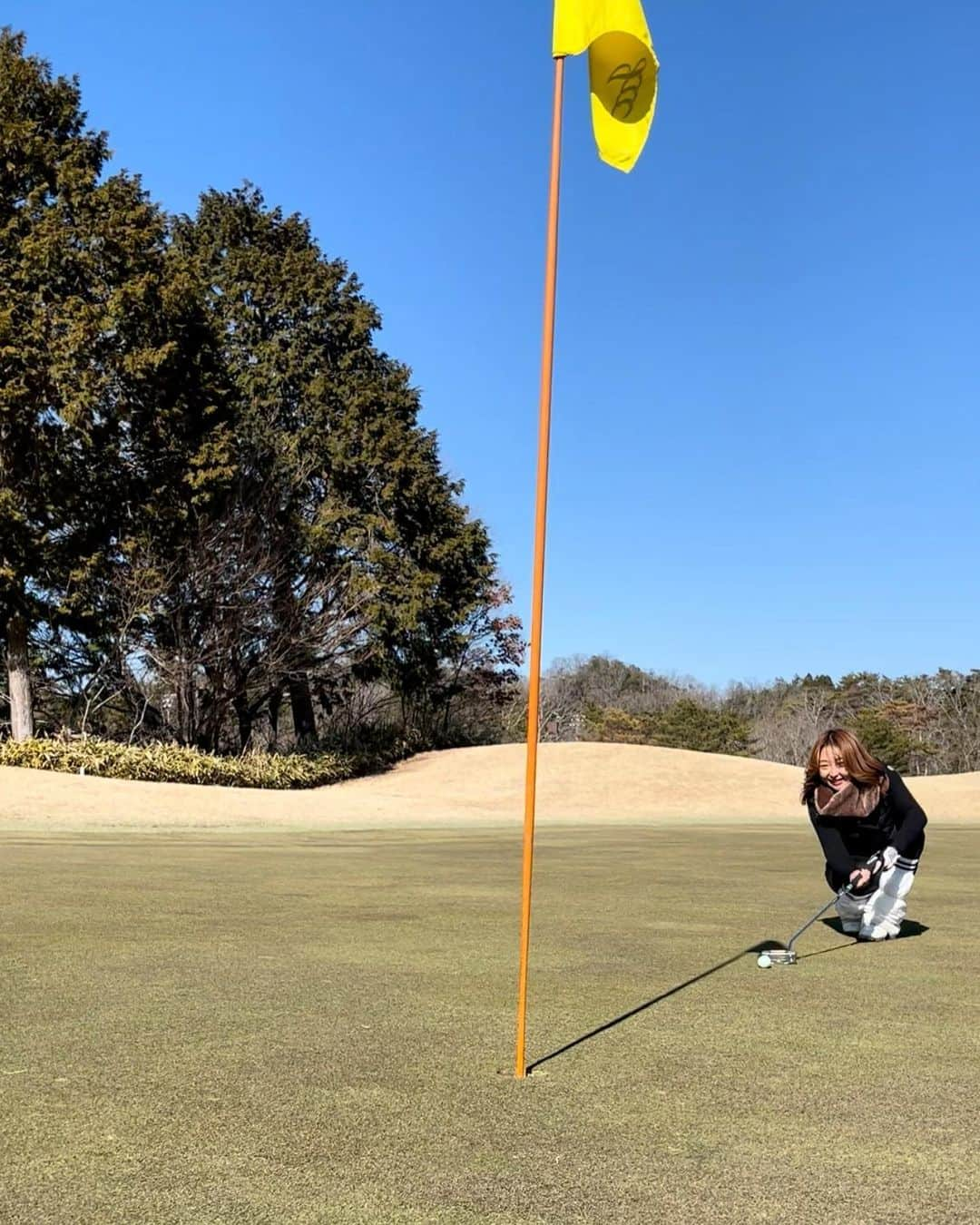 RIKAのインスタグラム：「難しかったな⛳️ #golf #golfstagram #golfswing #golflife #golfgirl #golfwear #golfcourse #golfaddict #ゴルフ #ゴルフ女子 #ゴルフウェア #ゴルフスイング #ゴルフコーデ #ゴルフ好きな人と繋がりたい #ジャパンクラシックカントリー倶楽部」