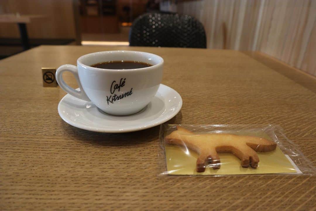 石井輝明さんのインスタグラム写真 - (石井輝明Instagram)「渋谷。 明日は最高の仕事がある。 今からすでにワクワク、ドキドキ。  #cafekitsune #cafe #coffee #カフェ #喫茶店 #東京カフェ #渋谷カフェ #カフェ芸人 #雨降ったらめちゃめちゃ寒いですね #明日はさらに寒そうですね #雪降るんかな #積もるんかな #交通機関バグらんかったらええけど」1月23日 20時58分 - comandanteishii