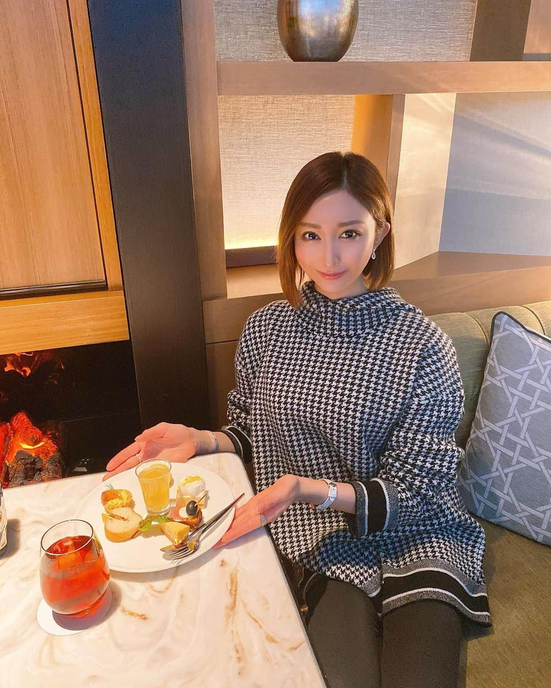 メイサさんのインスタグラム写真 - (メイサInstagram)「夜ご飯前だったので控えめな量🍰  今度しっかりアフターヌーンティーしたいなあ🧏🏼‍♀️☕️  そして家に焚き火欲しい←  #アフターヌーンティー#甘党#スイーツ#ショートボブ#ショート女子#ぐるじょ#食いしん坊女子 #ビジョビ#ノンアルキャバ嬢#銀座#六本木#祇園#二式#中洲#ススキノ#北新地#ミナミ#歌舞伎町#メゾンドボーテ#本当に売れてて可愛いキャバ嬢はメゾンドボーテ #メイサ#ハーフ#셀카#셀카그램#셀카놀이#셀카타임#攝影#旅遊攝影」1月23日 20時58分 - meisa_0728