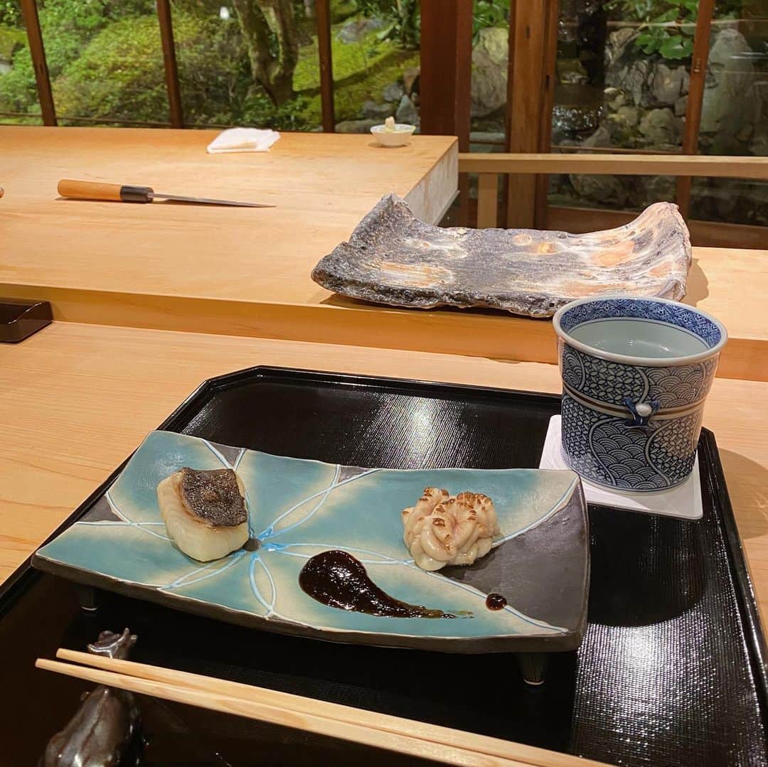 karen okajimaさんのインスタグラム写真 - (karen okajimaInstagram)「ㅤㅤㅤ  京都のさえ㐂さん🍣  ツキイチさんとのコラボで行ったけど ほんまに美味しかった🥺💓💓  ずっと行きたかったけど 行く機会なくてやっと行けたー😂  ツキイチコラボの日はいつものコースより 少しだけ量が少ないみたい😊✨ 美味しすぎてまだまだ食べれたー🤤 また普通に行きたいな🎵🍣  さえ㐂×ツキイチコラボ日は 月に1回限定で次回は、 2/20でその後は3/27だよ✌️❤️  ツキイチさんのデザートは 前の記事に載せてるからみてね🥰  #さえ㐂 #ツキイチ #tsukiichi #コラボディナー #京都グルメ #京都お寿司 #京都鮨 #南禅寺 #グルメ岡島 #京都tsukiichi別邸 #京都tsukiichi」1月23日 21時08分 - karenokajima0318
