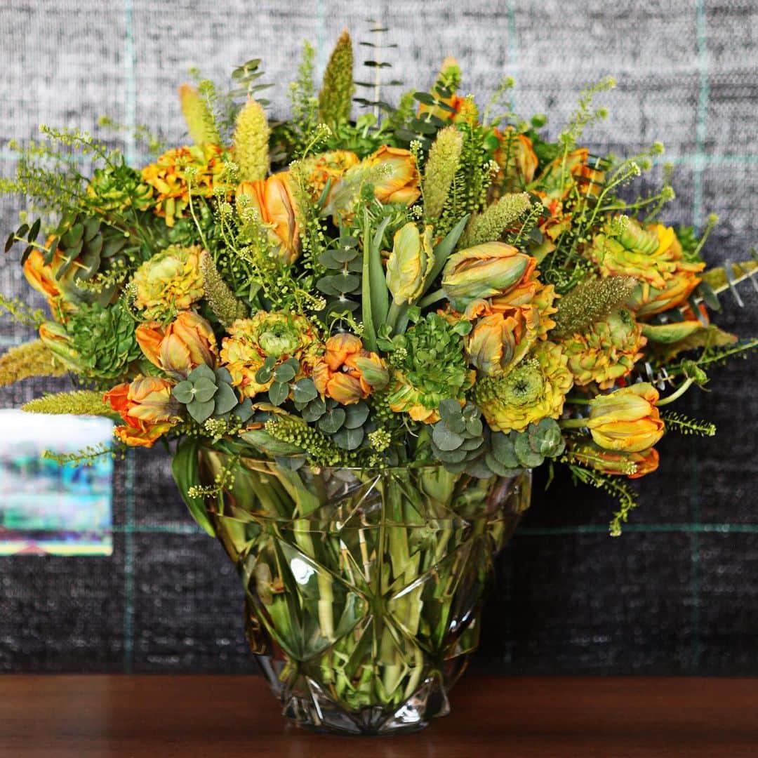 ニコライ・バーグマン・フラワーズ＆デザインさんのインスタグラム写真 - (ニコライ・バーグマン・フラワーズ＆デザインInstagram)「Powerful spring arrangement 🧡🧡 #nicolaibergmann #sping#tulip #ニコライバーグマンカフェ」1月23日 21時08分 - nicolaibergmann