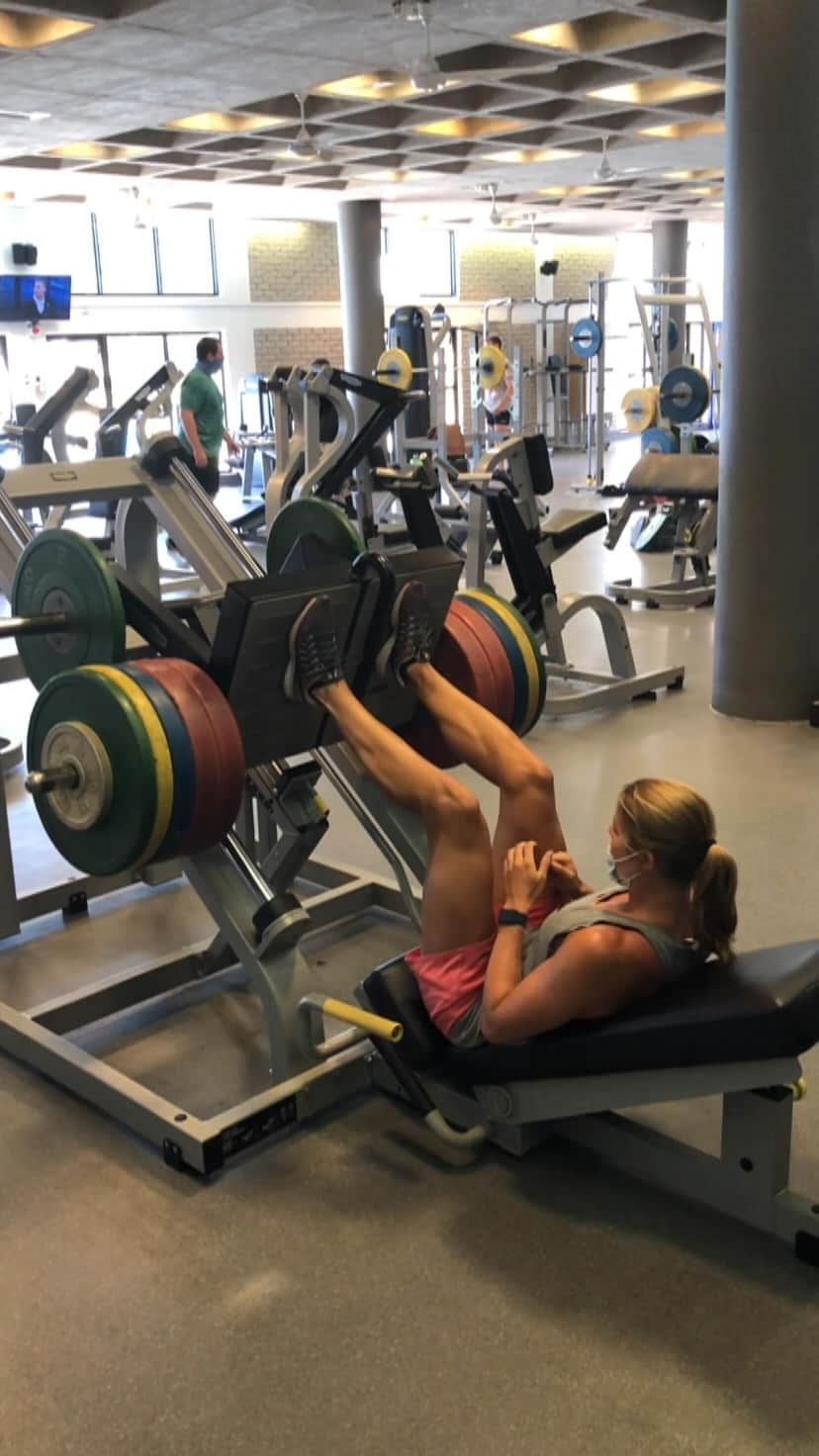 のインスタグラム：「220 KG! 💪🏻 A very good training camp it was and happy to be home now! 🏡😊🐶」