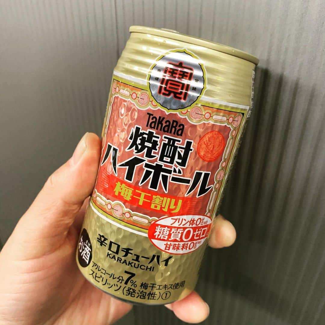 飯田カヅキさんのインスタグラム写真 - (飯田カヅキInstagram)「業務終了、即酒！  寒い。  #宝焼酎 #宝焼酎ハイボール #宝焼酎ハイボール梅干割り」1月23日 21時06分 - kazukiiida_strange