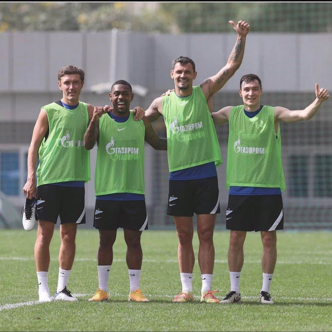 マウコム・フィリペ・シウヴァ・デ・オリヴェイラのインスタグラム：「🎉💪🏾⚽️💙🤍 #winners🏆」