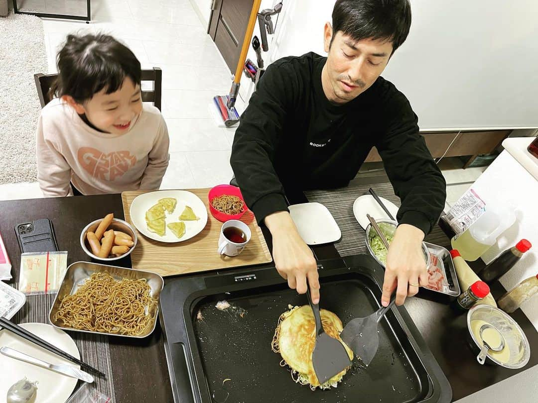 肥野竜也さんのインスタグラム写真 - (肥野竜也Instagram)「【お好み焼き】﻿ ﻿ ﻿ 初めて広島焼きに挑戦😆✨﻿ ワイワイ作るのは楽しいね😋﻿ ﻿ #肥野LIFE﻿ #夕食﻿ #お好み焼き﻿ #広島焼き﻿」1月23日 21時11分 - tatsuya_hino