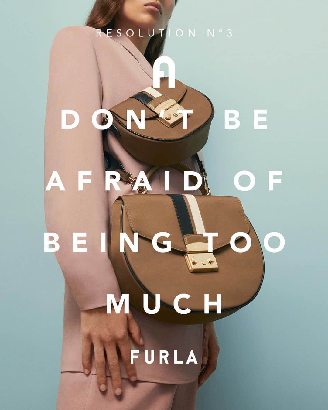 フルラのインスタグラム：「Embrace change: say yes to all new opportunities that arise.  #thefurlasociety #furlafeeling #furlagift #newcollection #furla #accessories #fashion」
