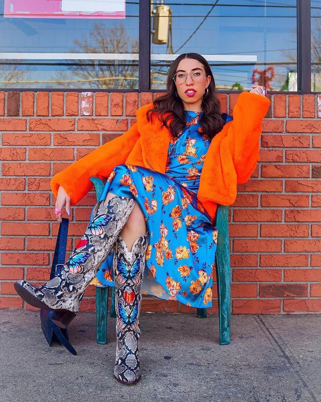 SOPHIA WEBSTERさんのインスタグラム写真 - (SOPHIA WEBSTERInstagram)「Clashing, bold and bootielious! 🧡🦋❤️⁣ ⁣ "The first rule to mixing prints or wearing bold colours is: whatever you wear, wear it with confidence." - @cvazzana 🥰👢⁣ ⁣ #SophiaWebster #SophiaWebsterBoots #MakingitinManhattan」1月23日 21時15分 - sophiawebster