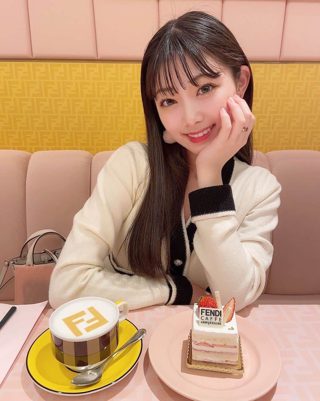  小浜桃奈のグルメインスタ