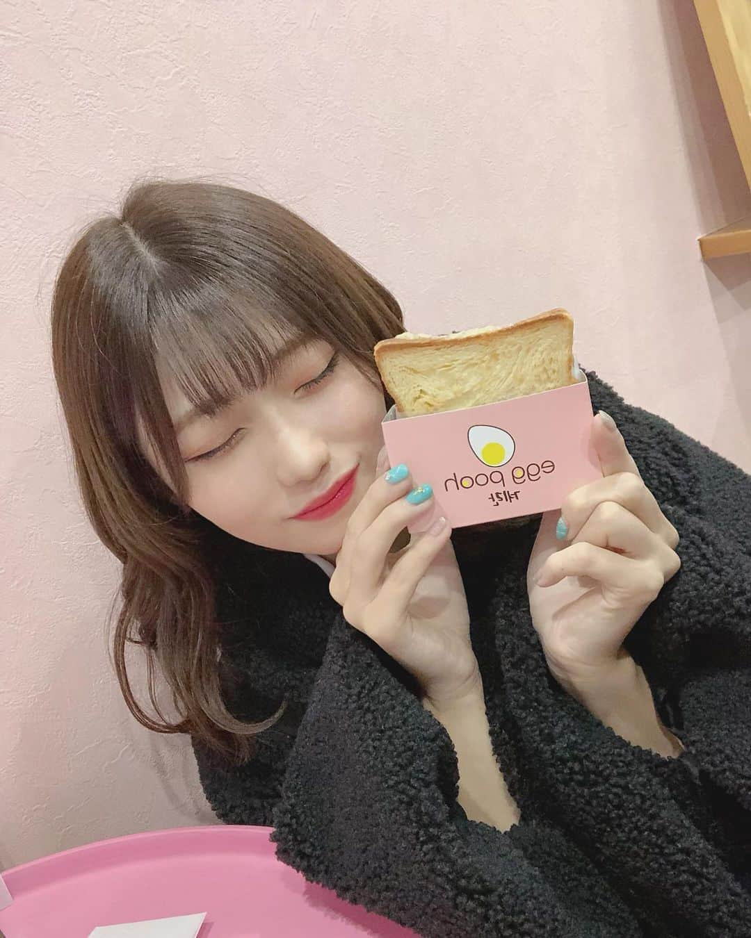 菖蒲まりんさんのインスタグラム写真 - (菖蒲まりんInstagram)「✧ ﻿ .﻿ ﻿ アメ村デート🐣🤍﻿ ﻿ .﻿ ﻿ #アイドル  #NMB48 #菖蒲まりん #エッグサンド ﻿#アメ村 #大阪グルメ #eggsandwich #계란  #🥚  ﻿ .﻿ ✧﻿」1月23日 21時22分 - marin_nonfic