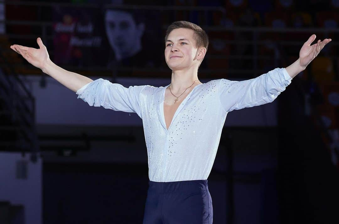 ISUグランプリシリーズのインスタグラム：「📝 Mikhail Kolyada has turned setbacks and challenges into comeback - stronger than before 💪 This inspirational feature is one you don't want to miss, link in our bio, and as always on our site at isu.org!⁣ ⁣ #UpAgain #FigureSkating」