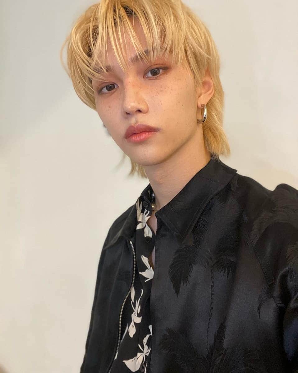 Stray Kidsさんのインスタグラム写真 - (Stray KidsInstagram)「이것도 있었네 ㅎㅎ 😅 I forgot there was this photo as well!  #straykids #stay #felix #삐약삐약 #arena 🥚」1月23日 21時29分 - realstraykids