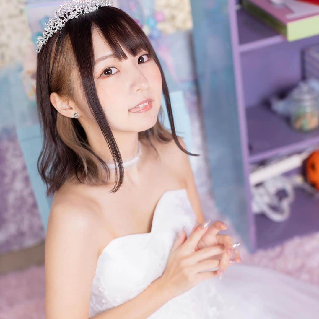あんにゅい豆腐のインスタグラム：「. 24歳になりましたー！！ 今年はコロナ、コロナ、コロナでなんか全体的に喪に服してた感じあるけど120%で皆とこの1年ははしゃぎたいと思ってるよ！！ また早く会ってたくさんお話しようね( ◜▿◝ )！！ みんな大好きー！！  .  #あんにゅい豆腐 #ennuimamefu #まめふたそ #まめふちゃん #photo #photography #camera #一眼レフ #写真 #カメラ #cosplay #コスプレ #costume #cosplayer #cosplayers #cosplaying #model #japan #japanese #japanesegirl #kawaii #cute」