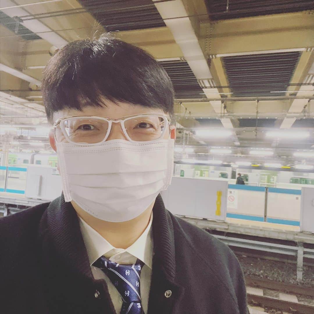 木下博勝さんのインスタグラム写真 - (木下博勝Instagram)「雨の上野駅から、おはヨネスケ。 さいたま新都心は、昨日から雨が続いています。 PCR検査でお越し頂く方々には、屋外のテントが寒くてご迷惑をおかけして申し訳ありません。」1月24日 8時24分 - hirokatsu_kinoshita