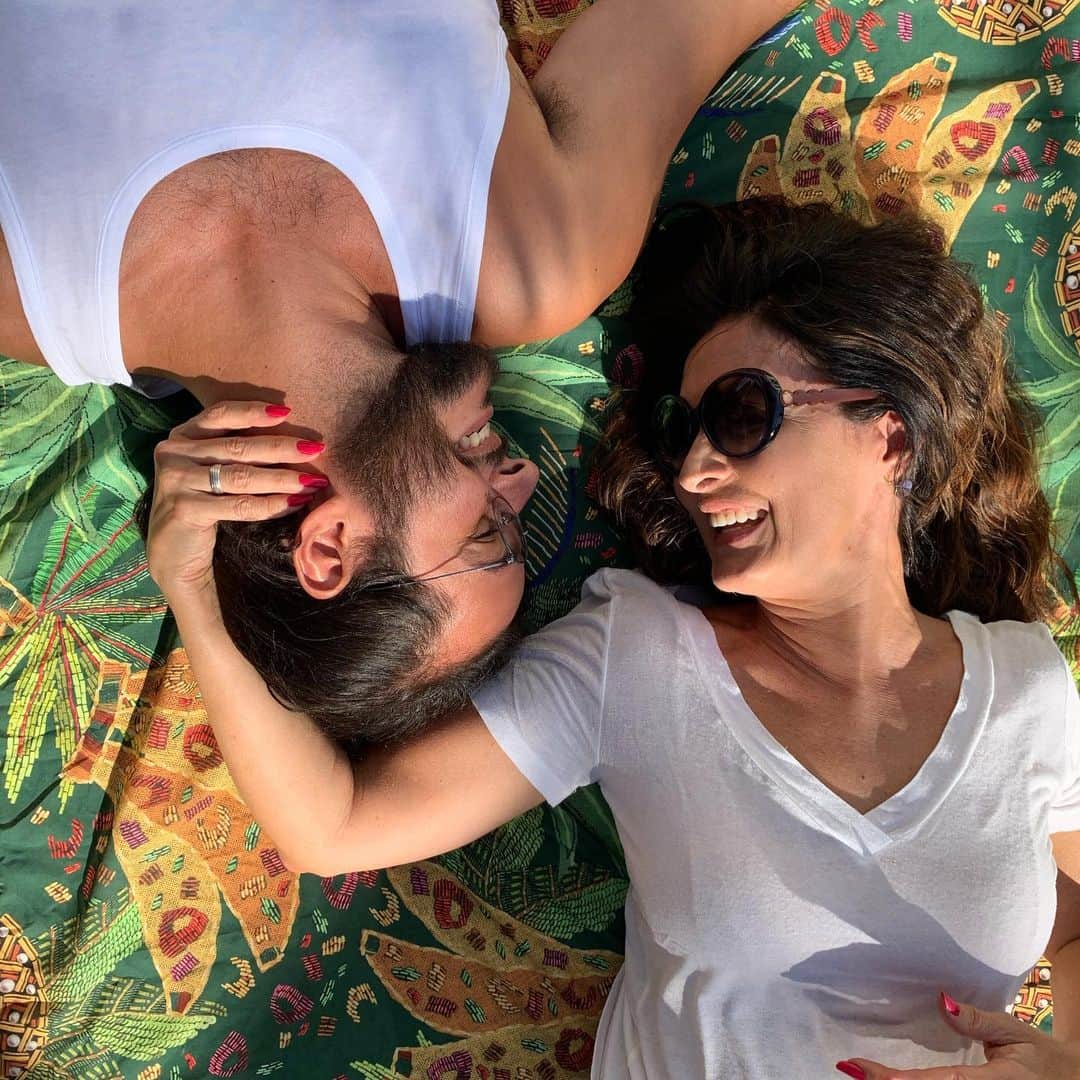 ファチマ・ベルナルデスのインスタグラム：「Ele deixa meus dias mais leves, os problemas menores, os momentos felizes mais intensos. E é muito bom poder espalhar, compartilhar o nosso amor em tempos tão difíceis. #cadaminutoimporta ❤️」