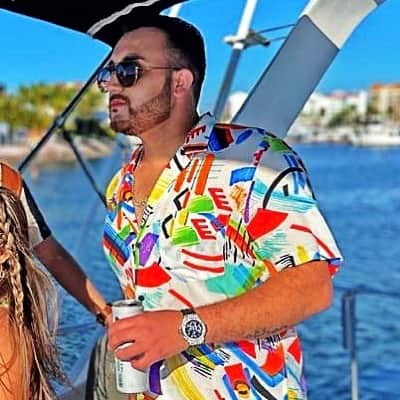 ケビン・オーティズのインスタグラム：「Tengan un excelente sábado l🙏🏻😊」