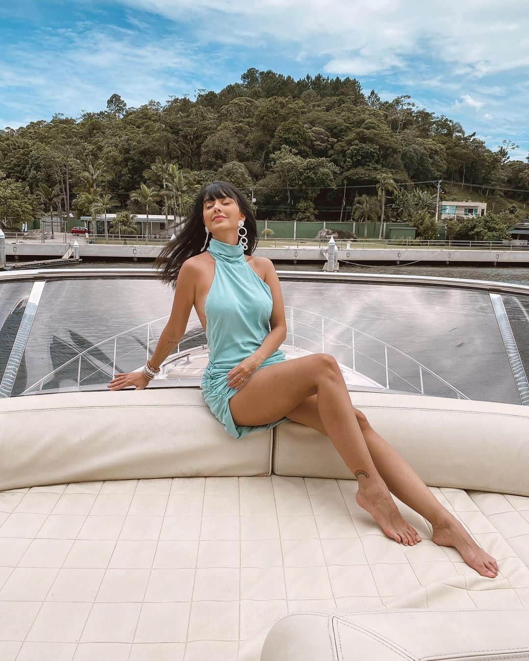 Gabriela Salesのインスタグラム：「Da série: como queria estar/fotos perdidas no rolo da câmera 💙」